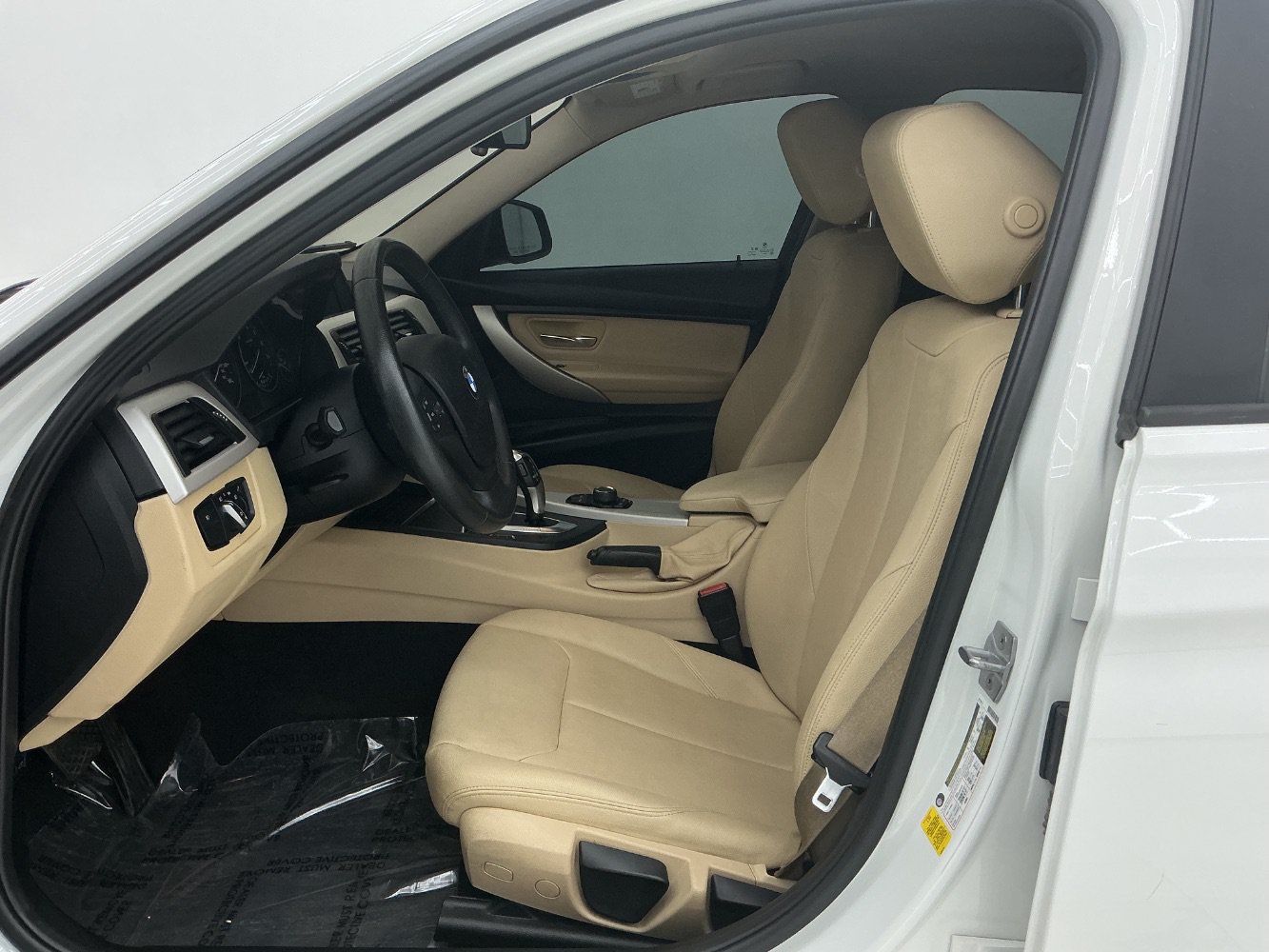 Used 2018 BMW 320i Sedan RWD image 14