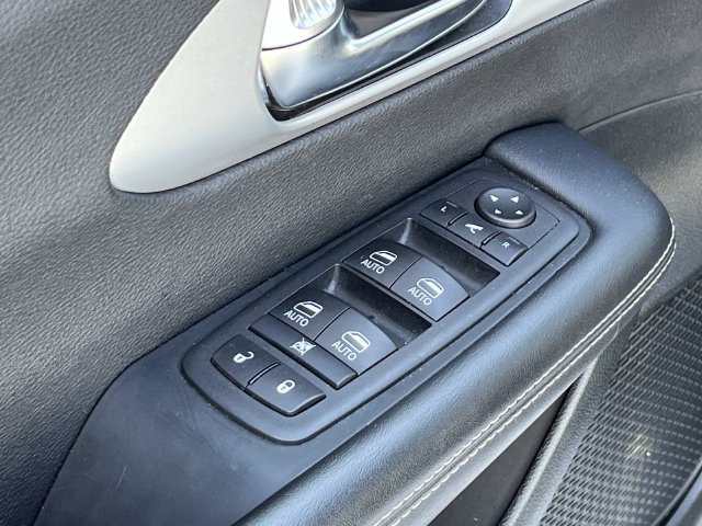 Used 2025 Chrysler Pacifica Limited FWD image 26