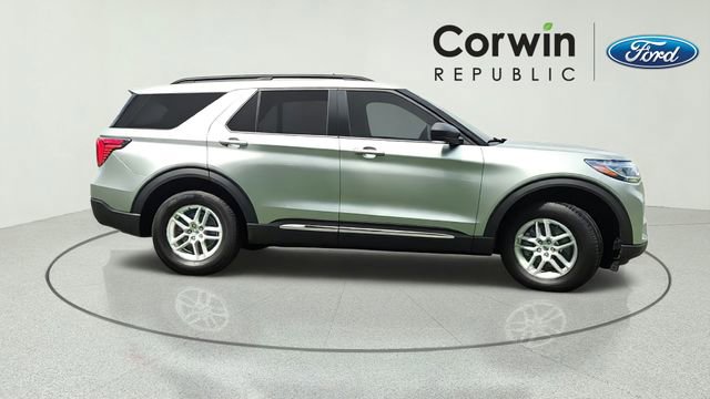 Used 2025 Ford Explorer Active AWD/4WD image 7