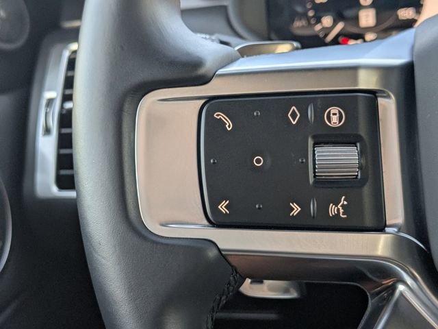 Used 2025 Land Rover Discovery Metropolitan Edition image 23