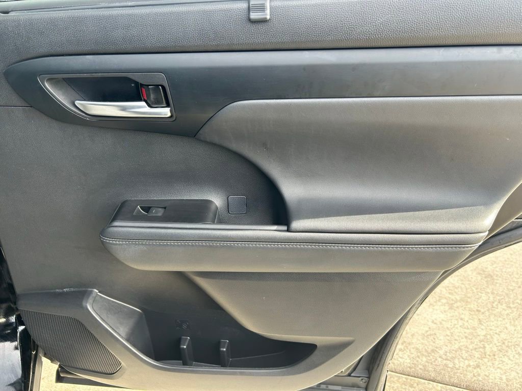 Used 2025 Toyota Highlander XSE image 28