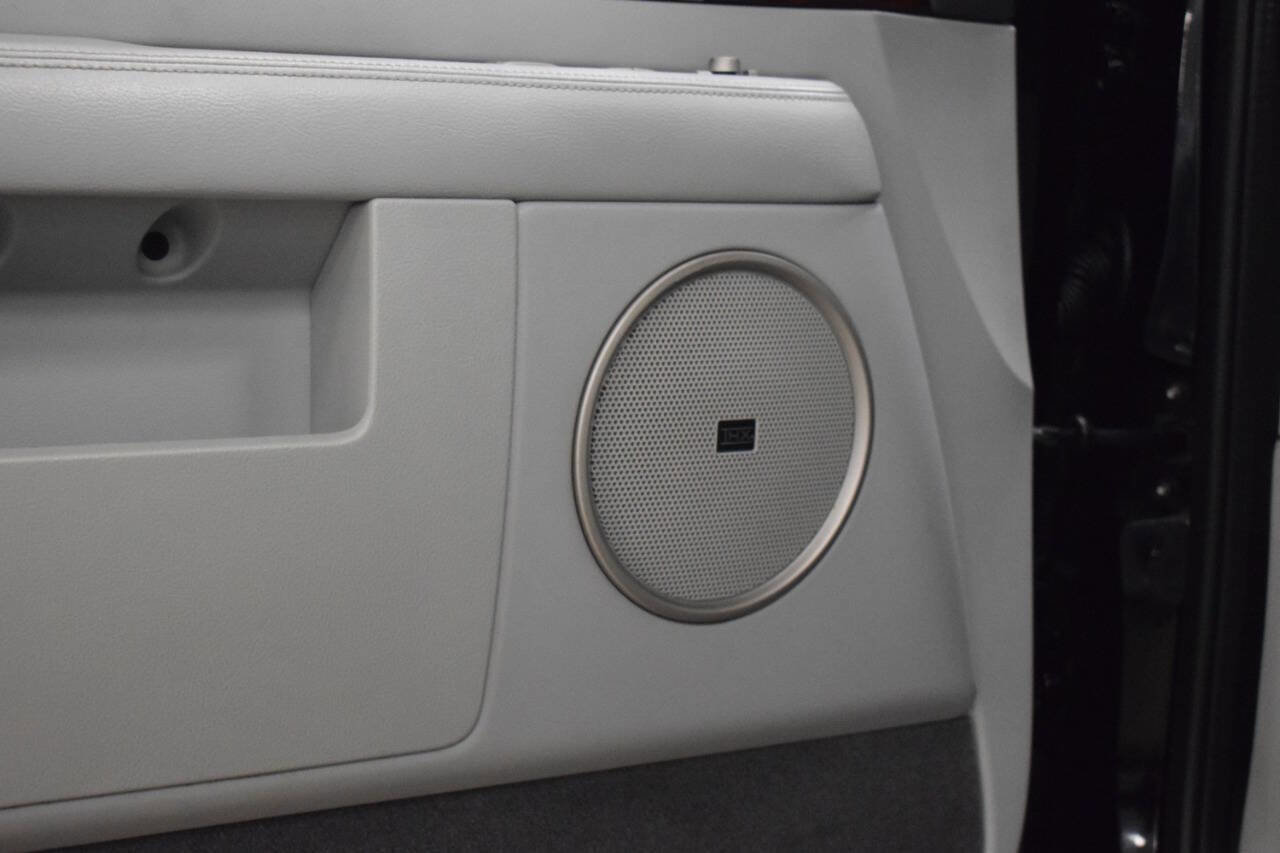 Used 2006 Lincoln Navigator Luxury image 16
