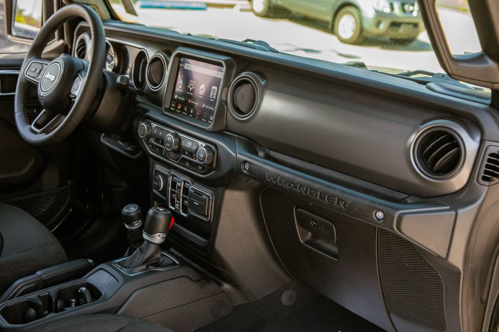 Used 2023 Jeep Wrangler Unlimited w/ Sun & Screen Package AWD/4WD image 11