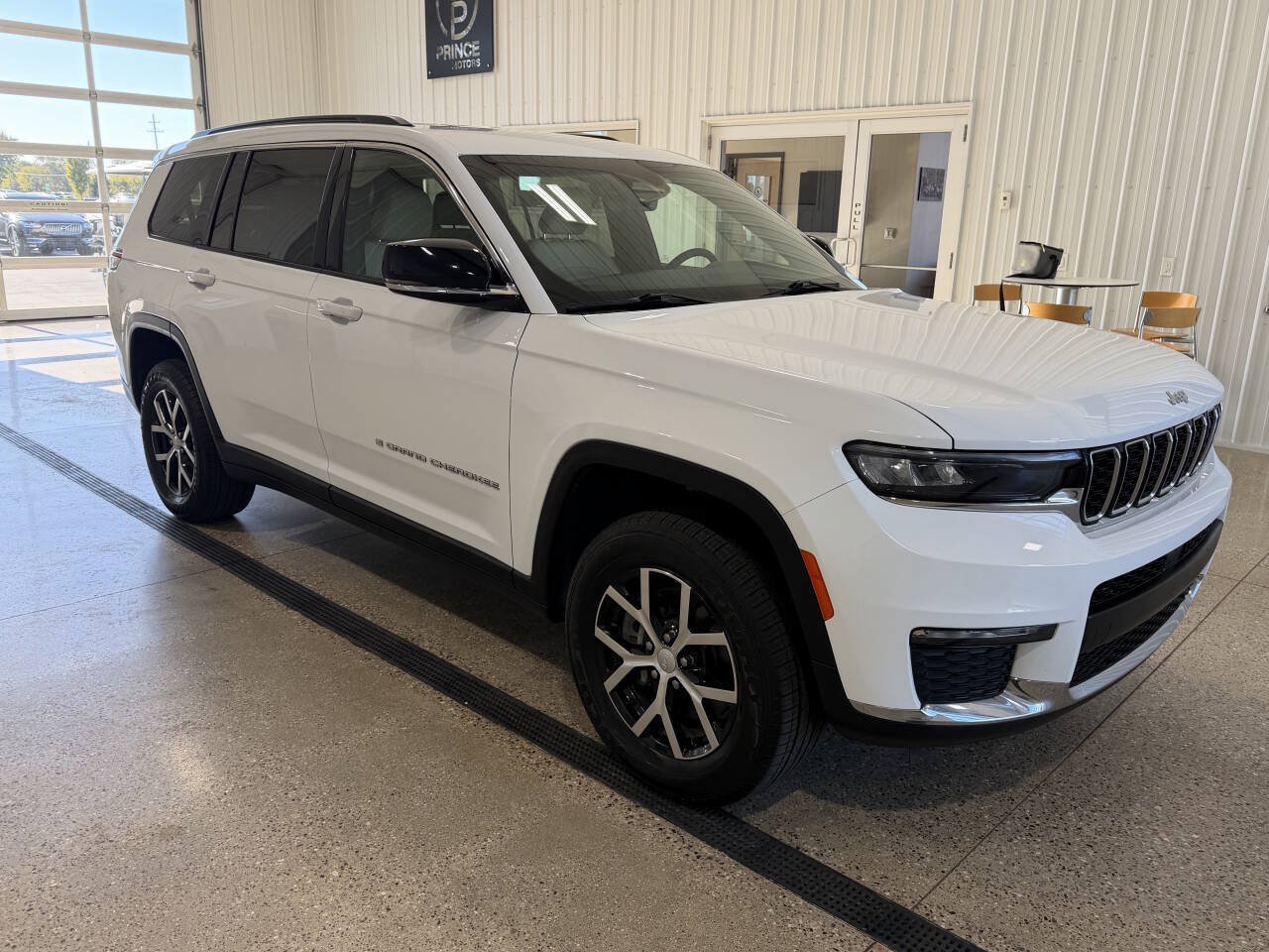 Used 2025 Jeep Grand Cherokee L Limited AWD/4WD image 21