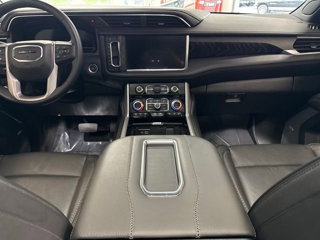 Used 2024 GMC Yukon Denali AWD/4WD image 3