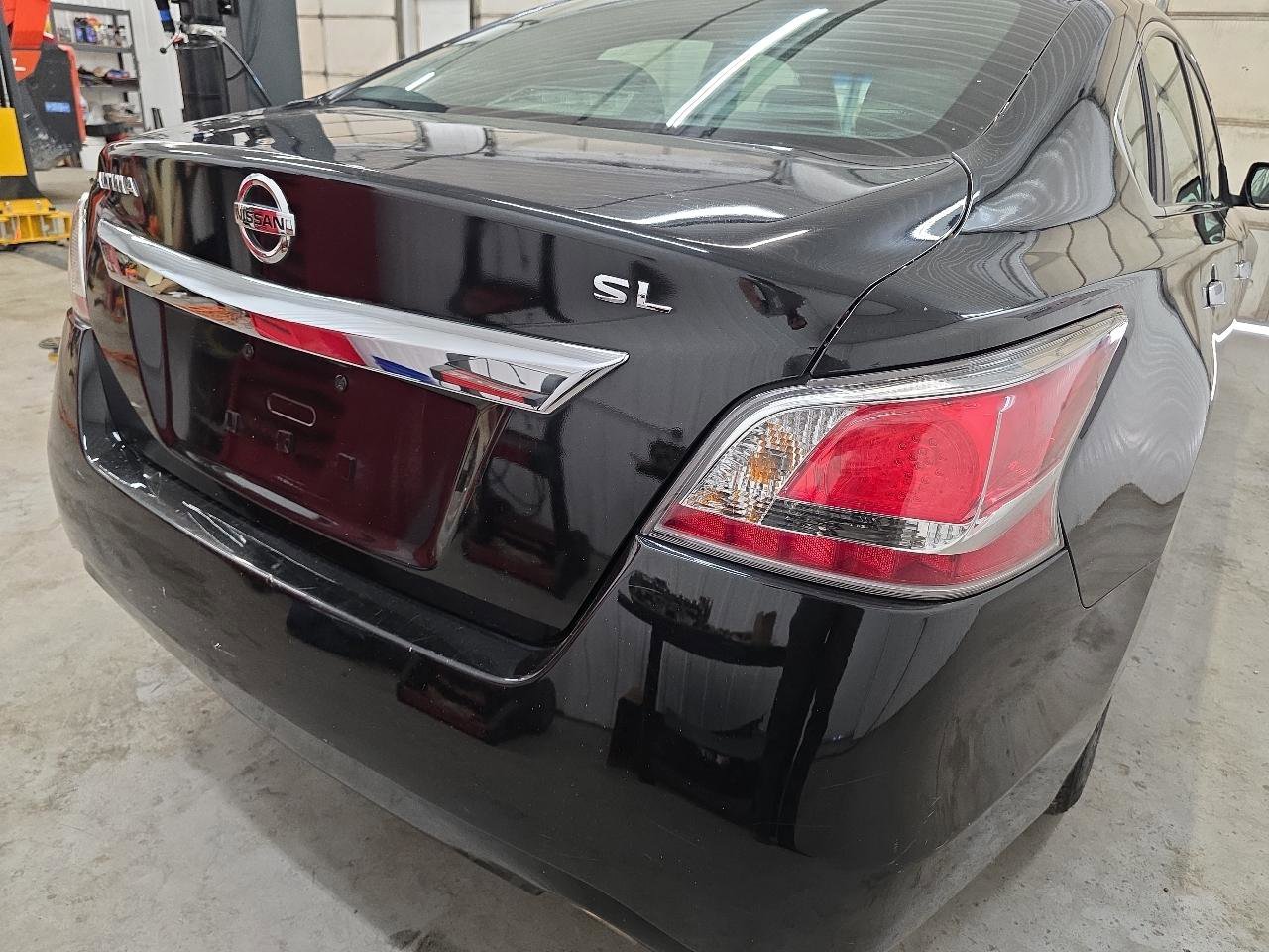 Used 2015 Nissan Altima 2.5 SL w/ Technology Package FWD image 14