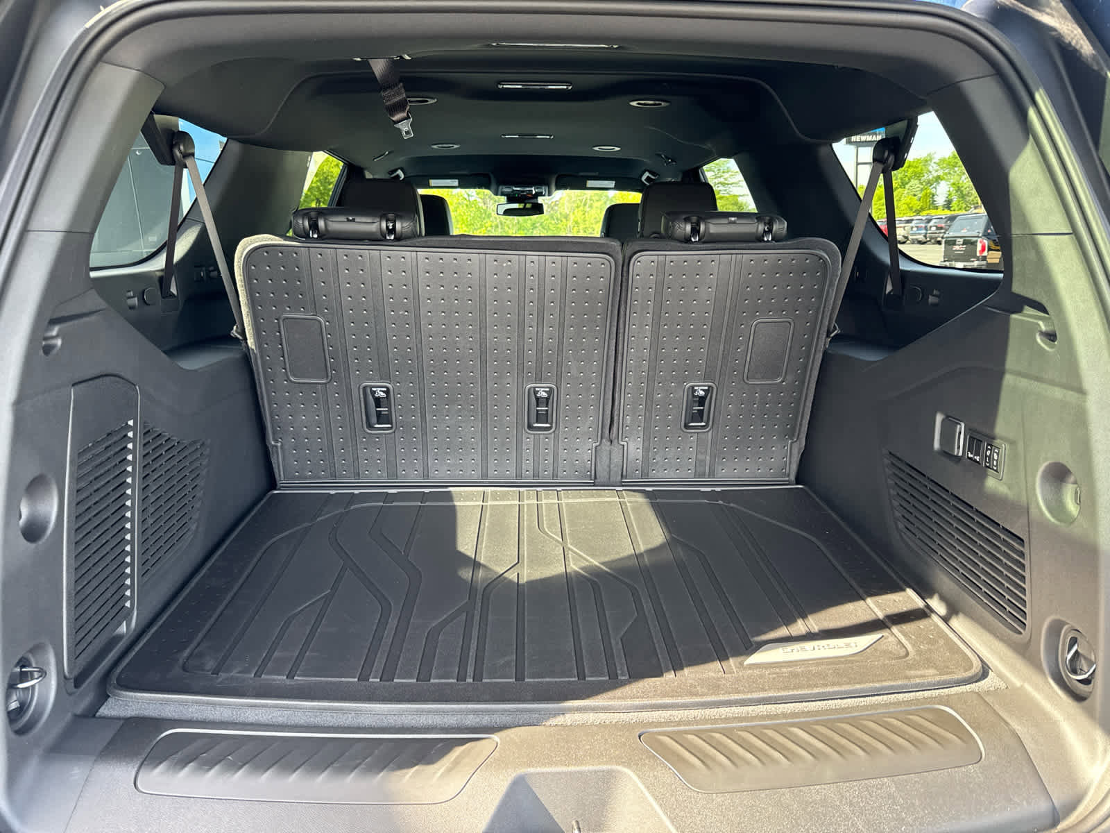 New 2026 Chevrolet Suburban LT w/ Comfort Package AWD/4WD image 16