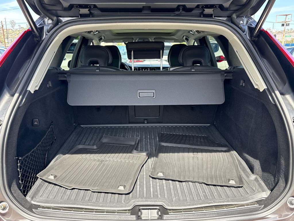 Used 2023 Volvo XC60 B5 Ultimate w/ Climate Package AWD/4WD image 8