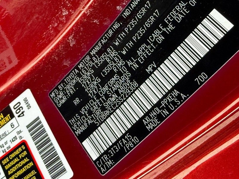 Used 2025 Toyota Sienna LE image 32