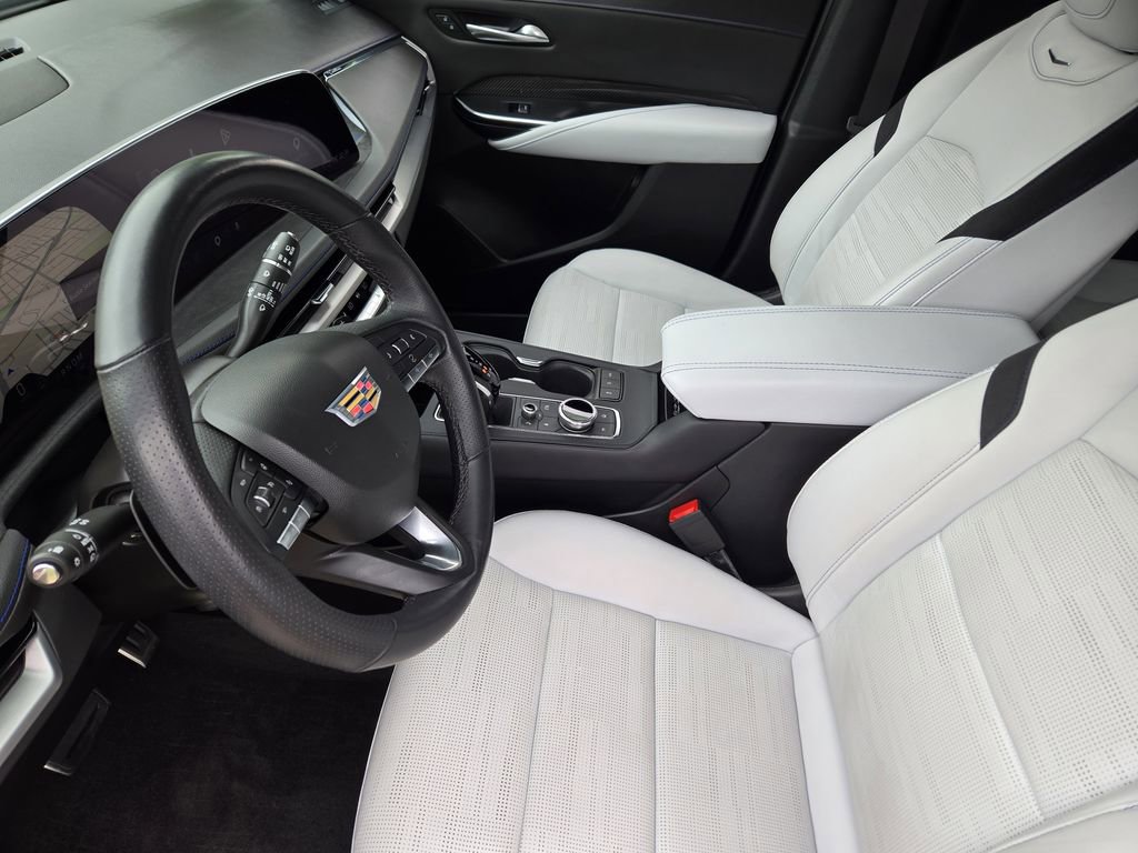 Used 2024 Cadillac XT4 Sport FWD image 17