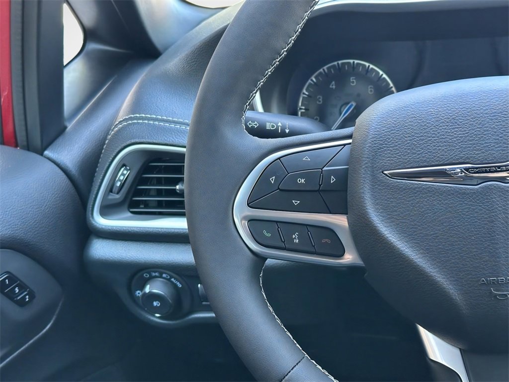 New 2026 Chrysler Pacifica Select image 9