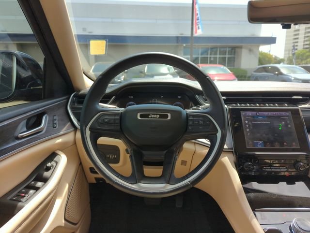 Used 2022 Jeep Grand Cherokee Limited w/ Luxury Tech Group II AWD/4WD image 16