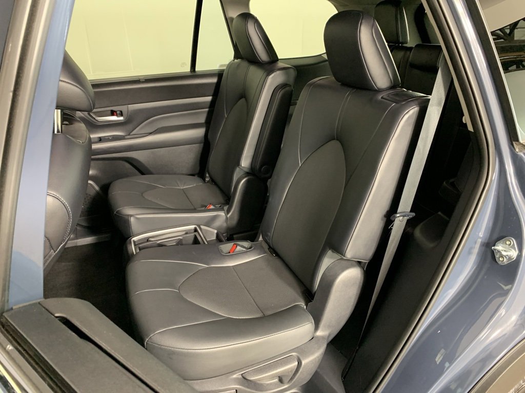 Used 2025 Toyota Grand Highlander AWD image 34