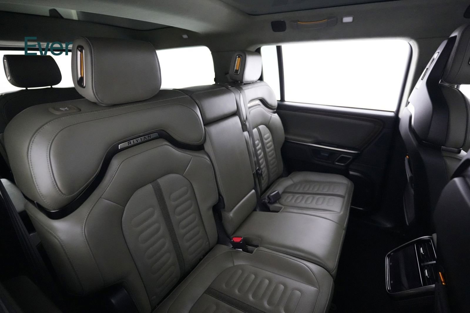 Used 2024 Rivian R1S Adventure image 5