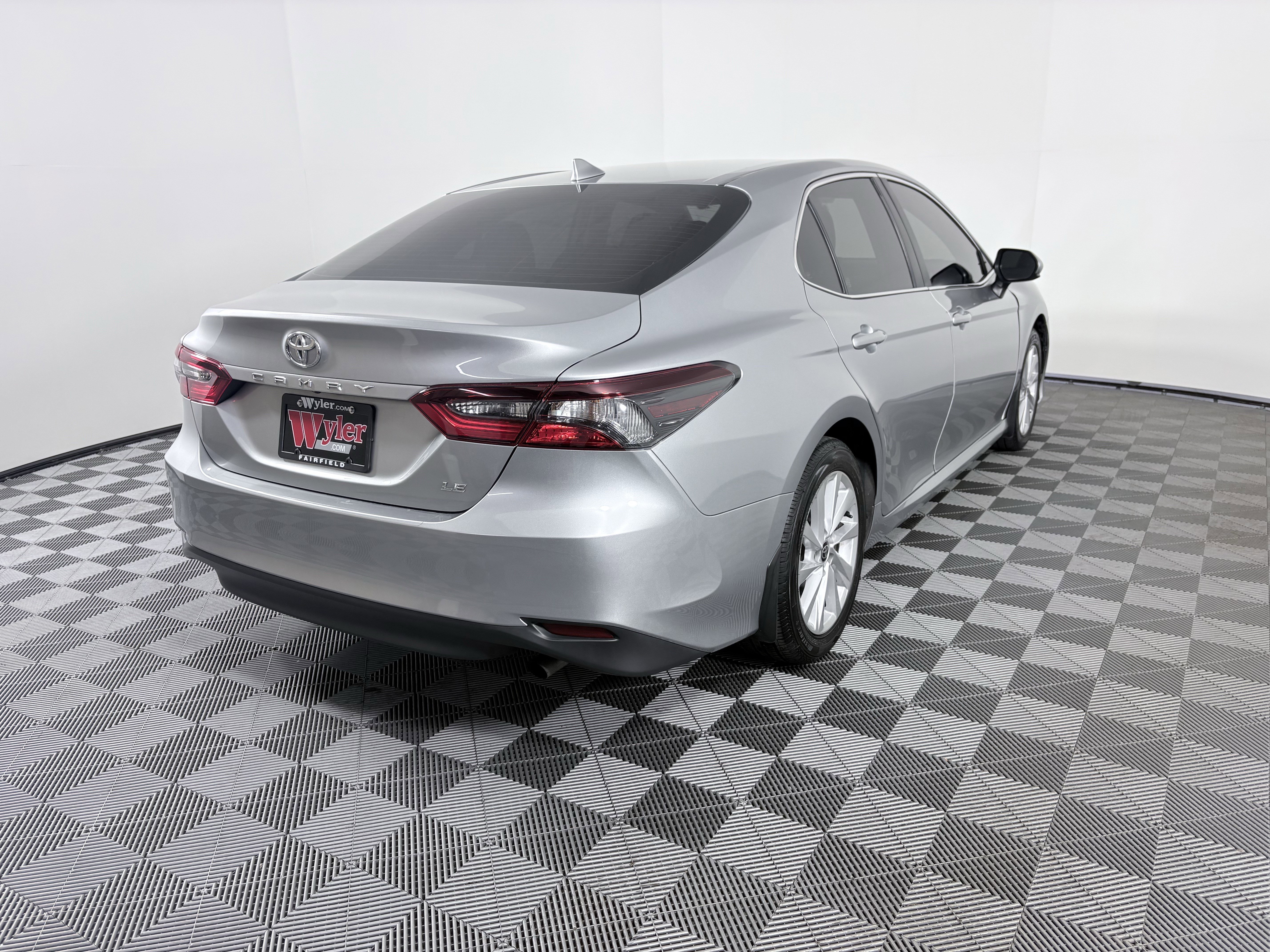 Used 2022 Toyota Camry LE image 8