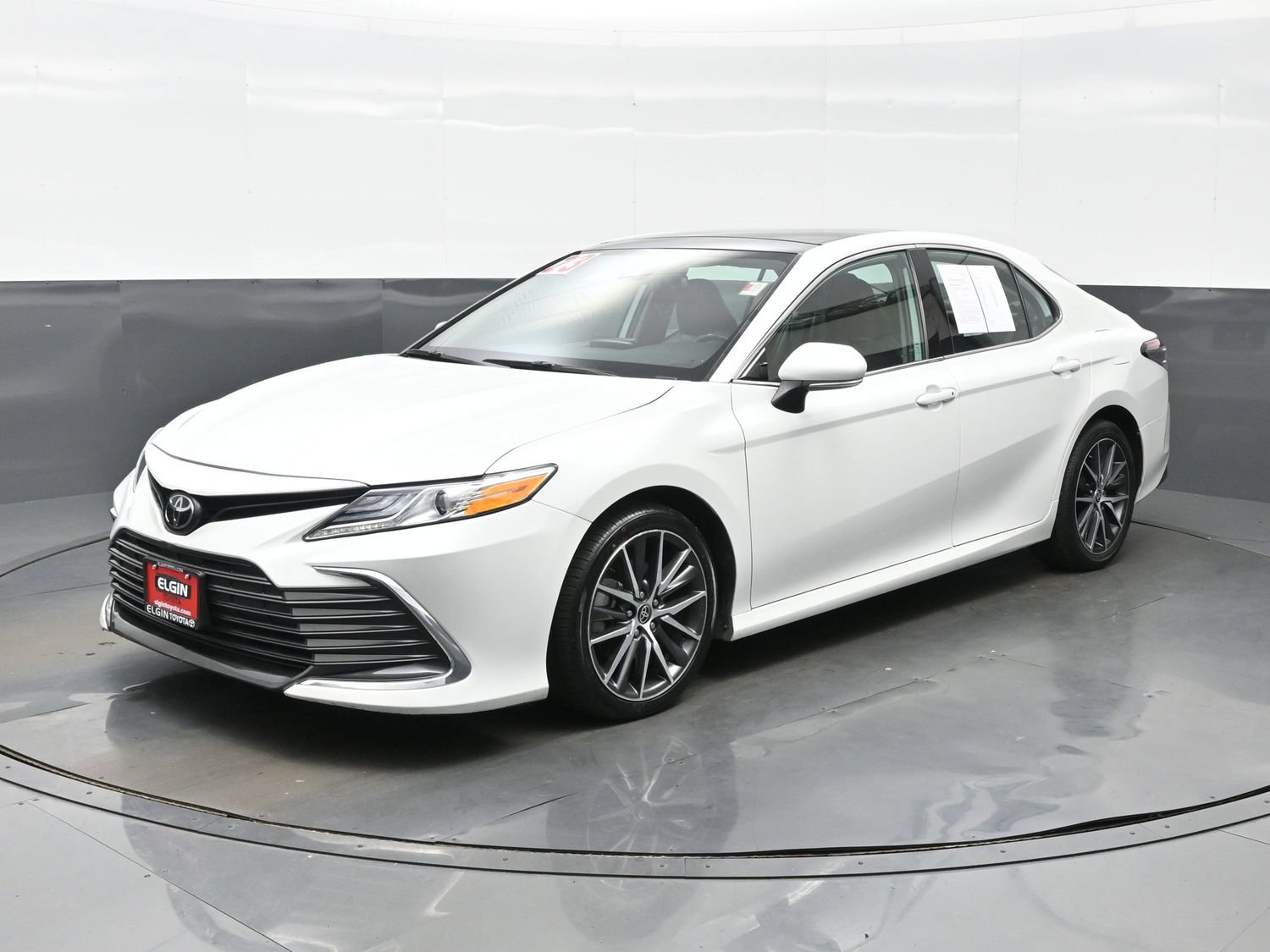 Used 2023 Toyota Camry XLE FWD image 2