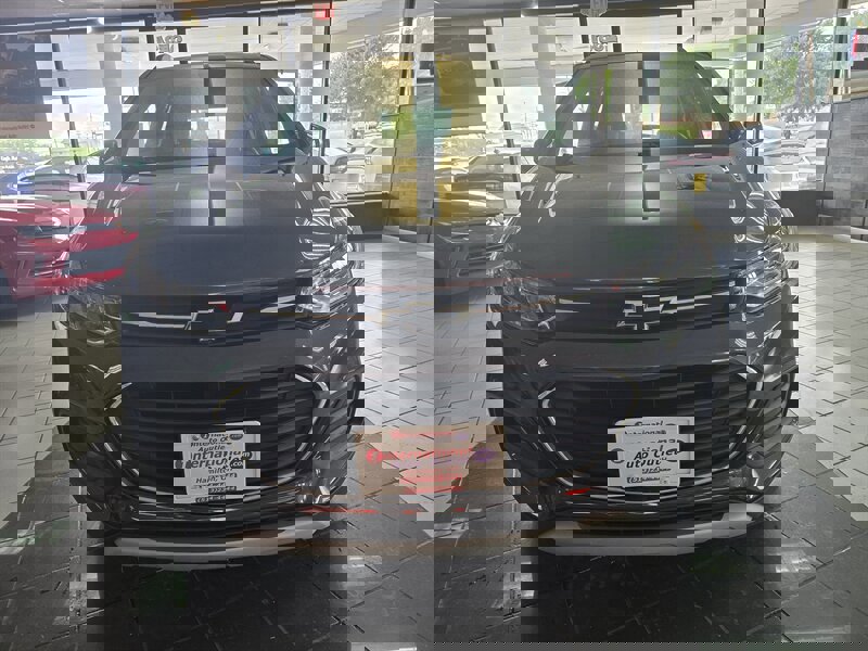 Used 2019 Chevrolet Trax LT w/ Driver Confidence Package image 2