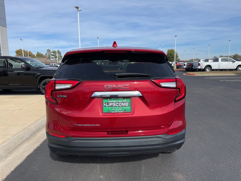 Used 2024 GMC Terrain SLE image 17