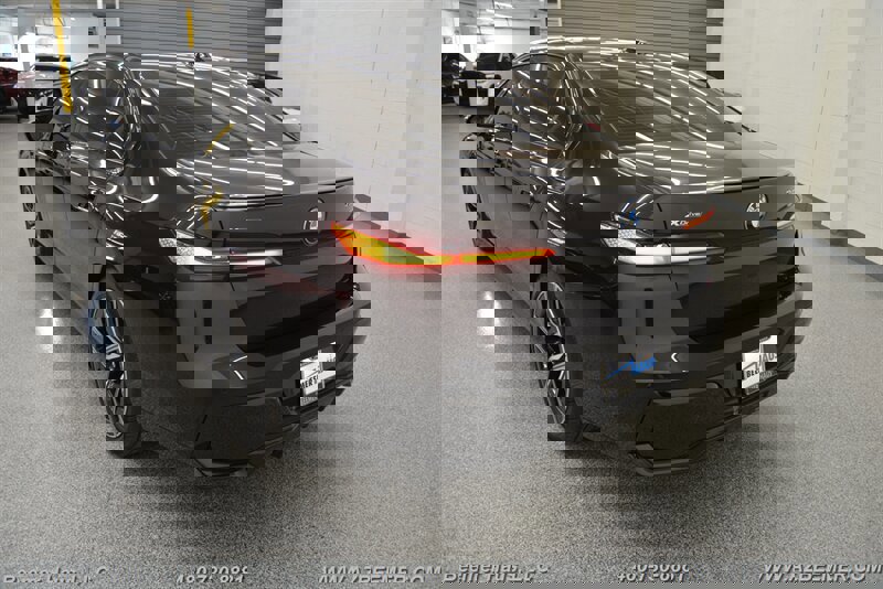 Used 2025 BMW 750e xDrive w/ Executive Package AWD/4WD image 11