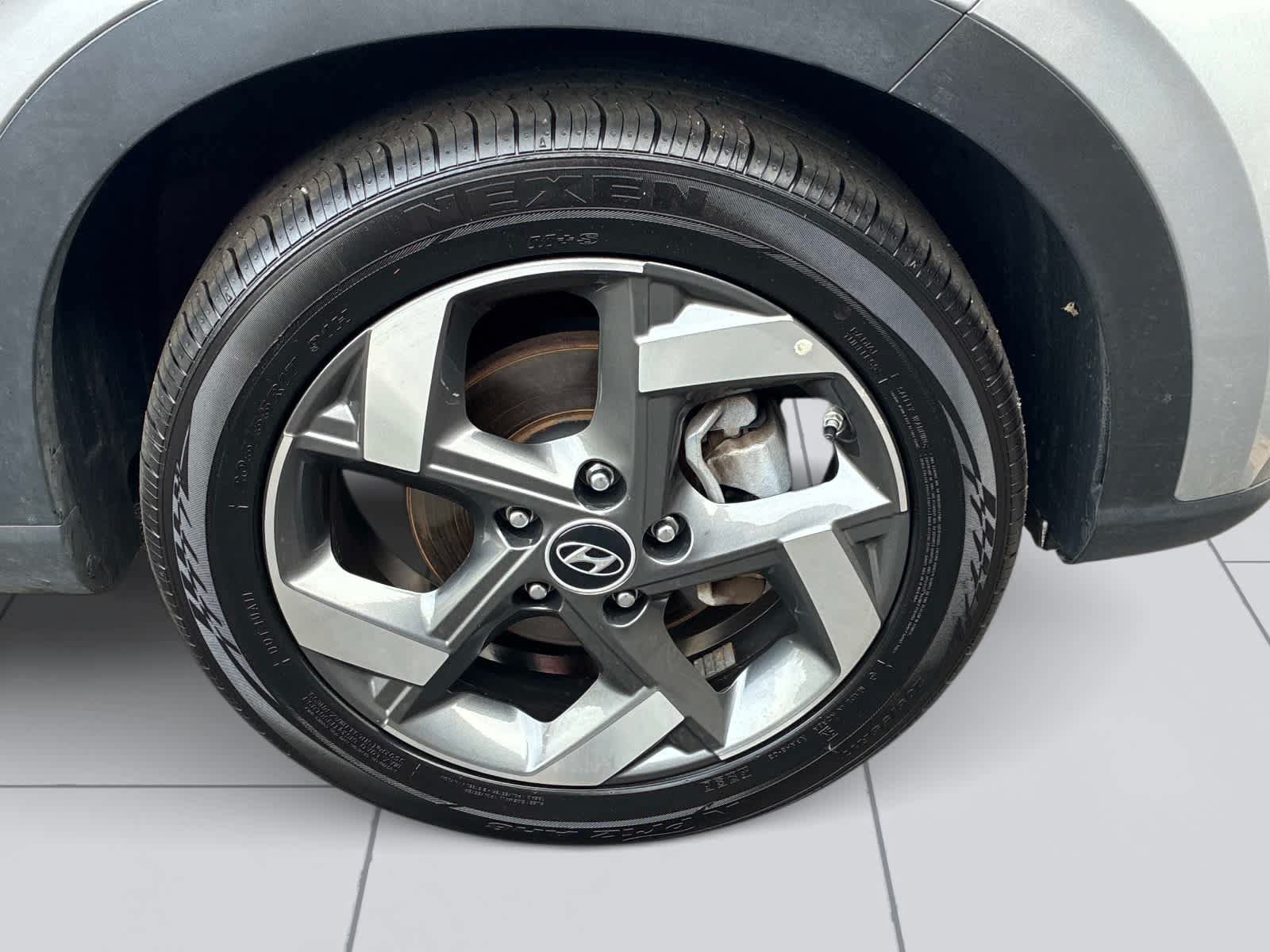 Used 2025 Hyundai Venue SEL FWD image 9
