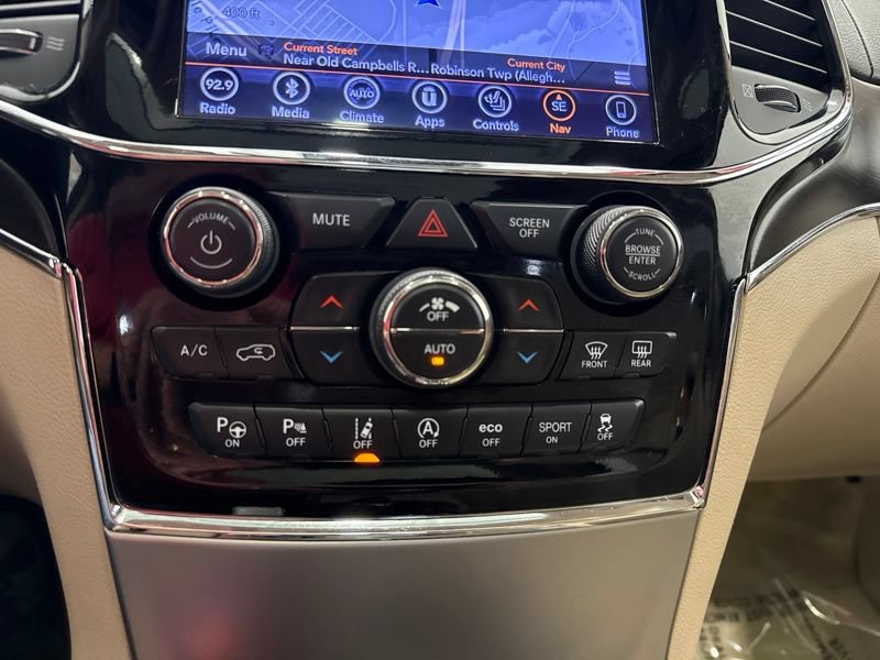 Used 2019 Jeep Grand Cherokee Overland AWD/4WD image 38
