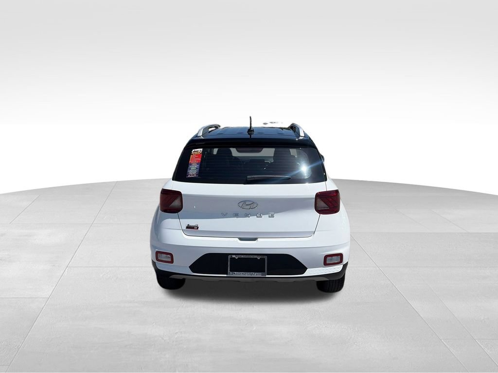 Used 2025 Hyundai Venue Limited FWD image 5