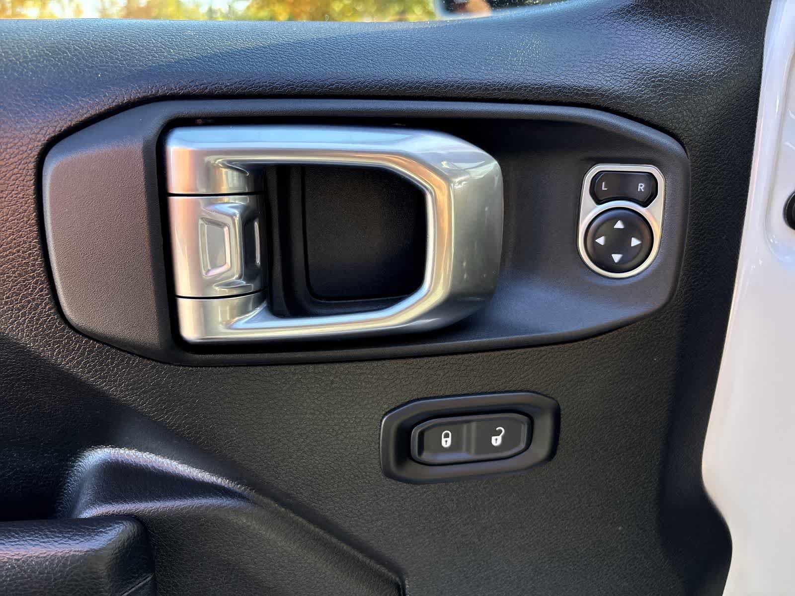 Used 2025 Jeep Gladiator Sport AWD/4WD image 10