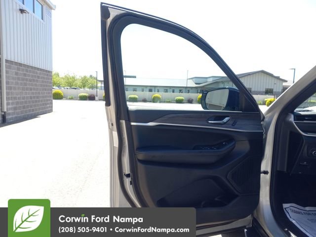Used 2024 Jeep Grand Cherokee Limited w/ Luxury Tech Group II AWD/4WD image 10