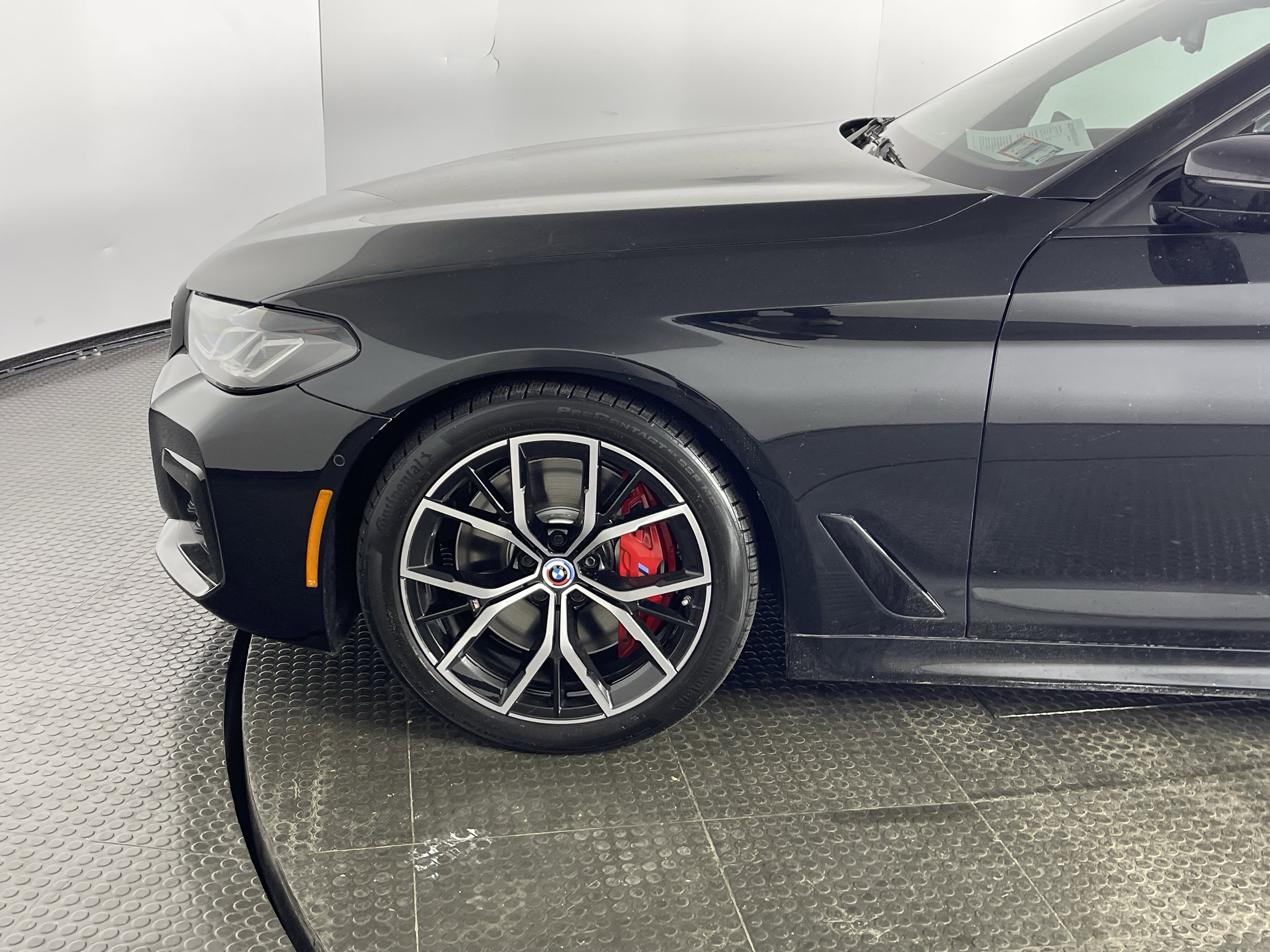 Certified 2023 BMW M550i xDrive w/ Dynamic Handling Package image 4