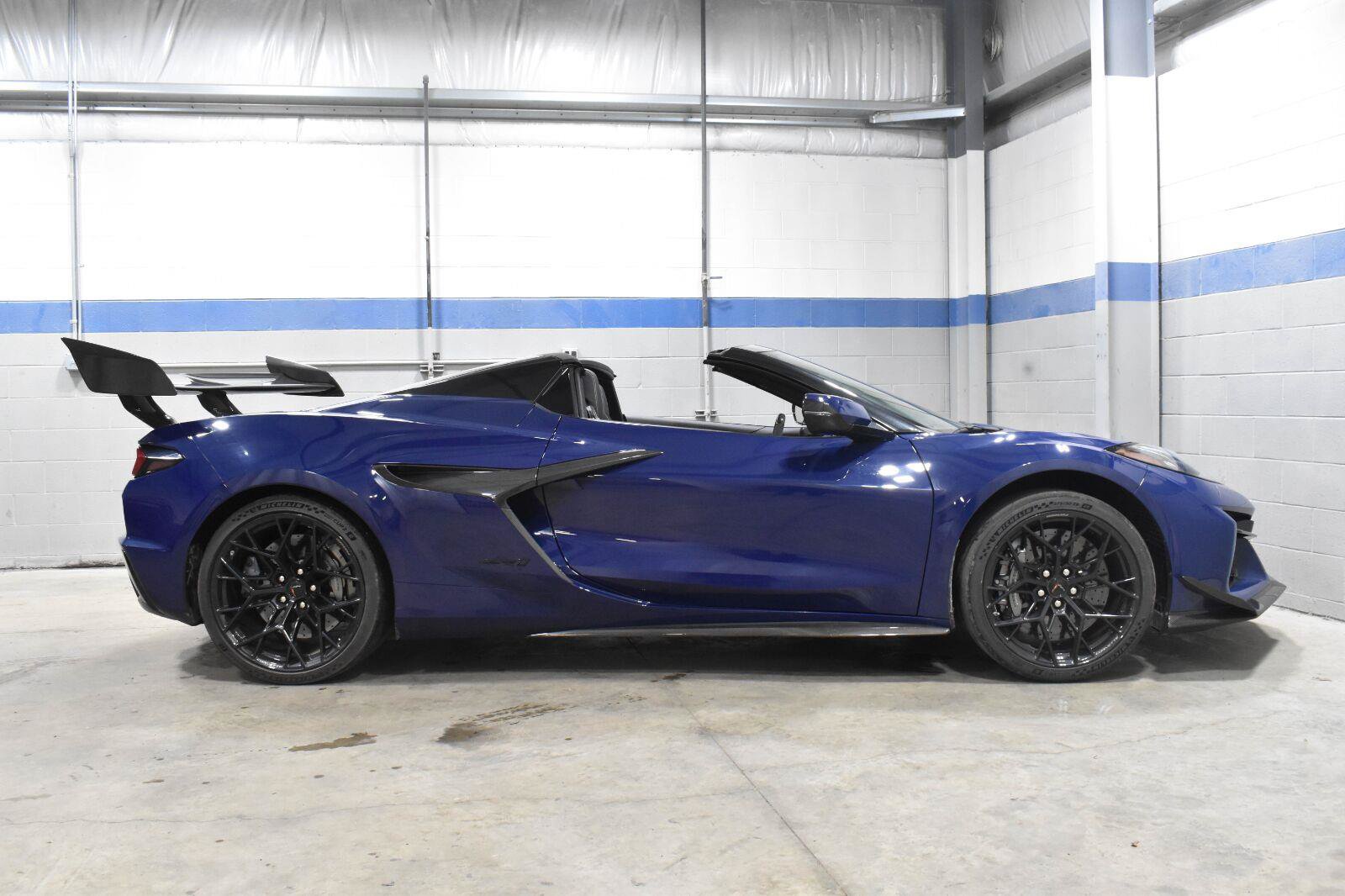 Used 2025 Chevrolet Corvette ZR1 w/ ZR1 Carbon Fiber Aero Package RWD image 28