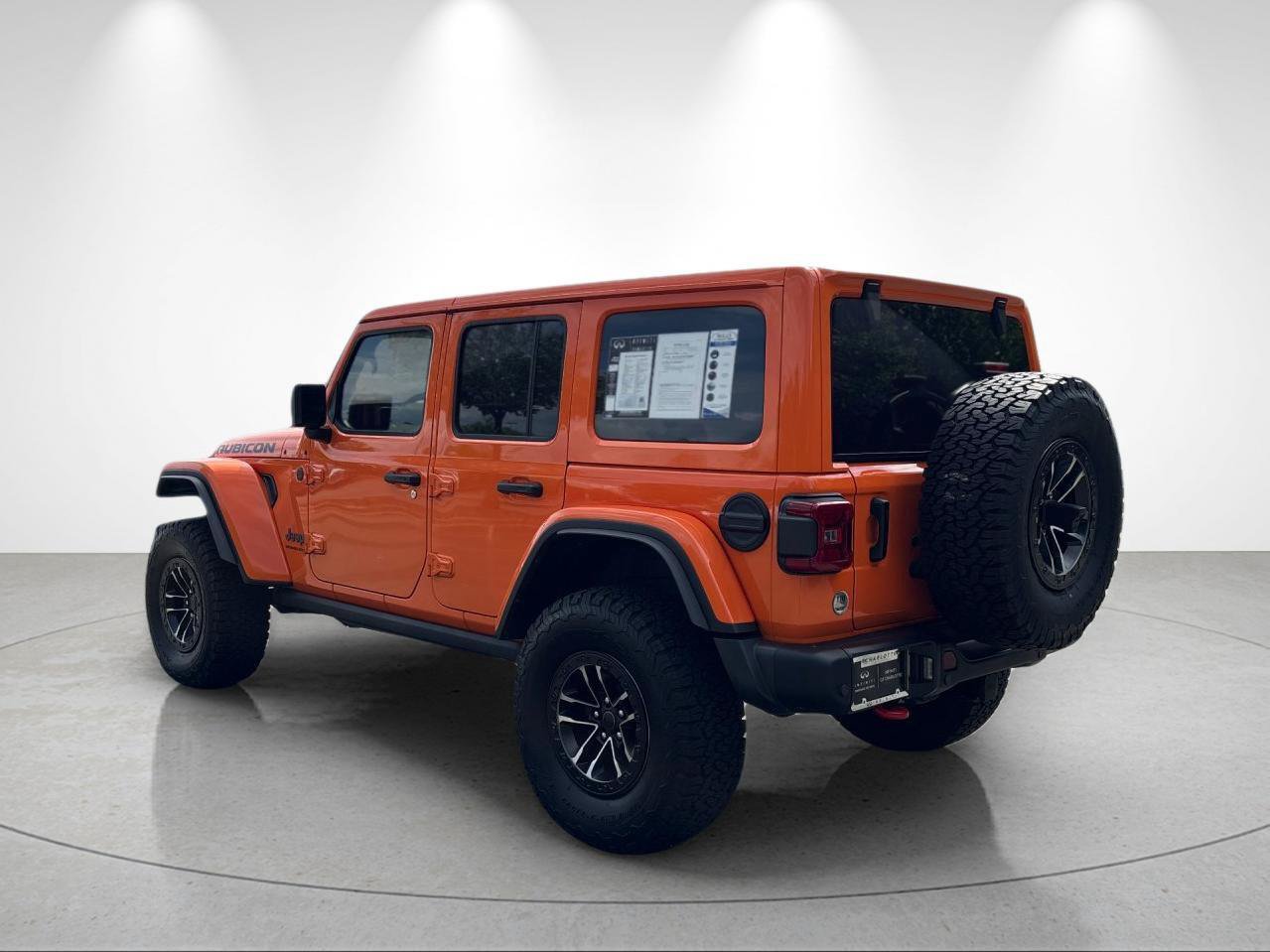 Used 2025 Jeep Wrangler Unlimited Rubicon AWD/4WD image 3