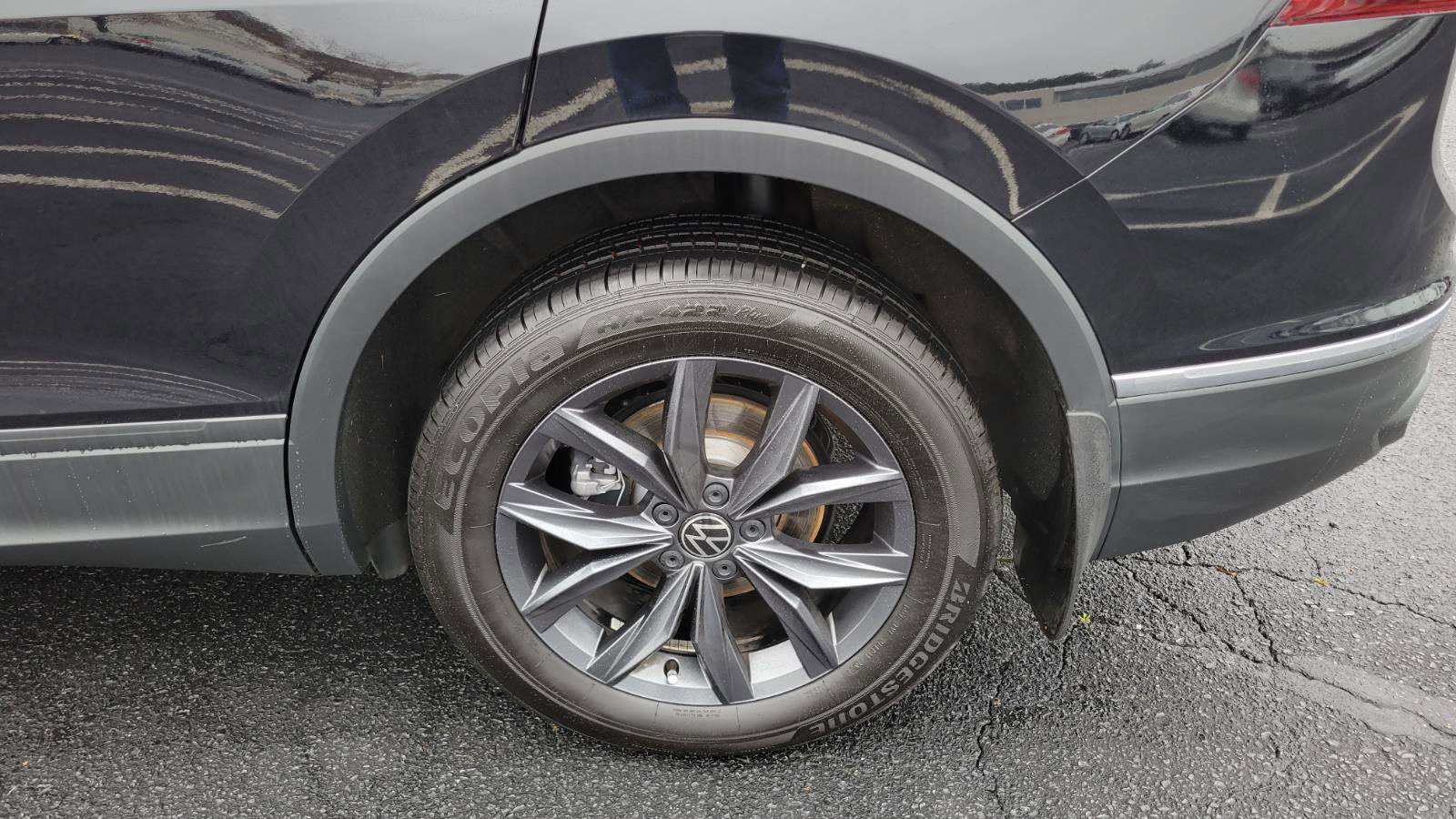 Used 2022 Volkswagen Tiguan SE w/ Panoramic Sunroof Package image 14