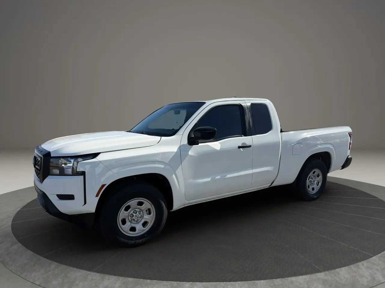 Used 2022 Nissan Frontier S RWD image 2