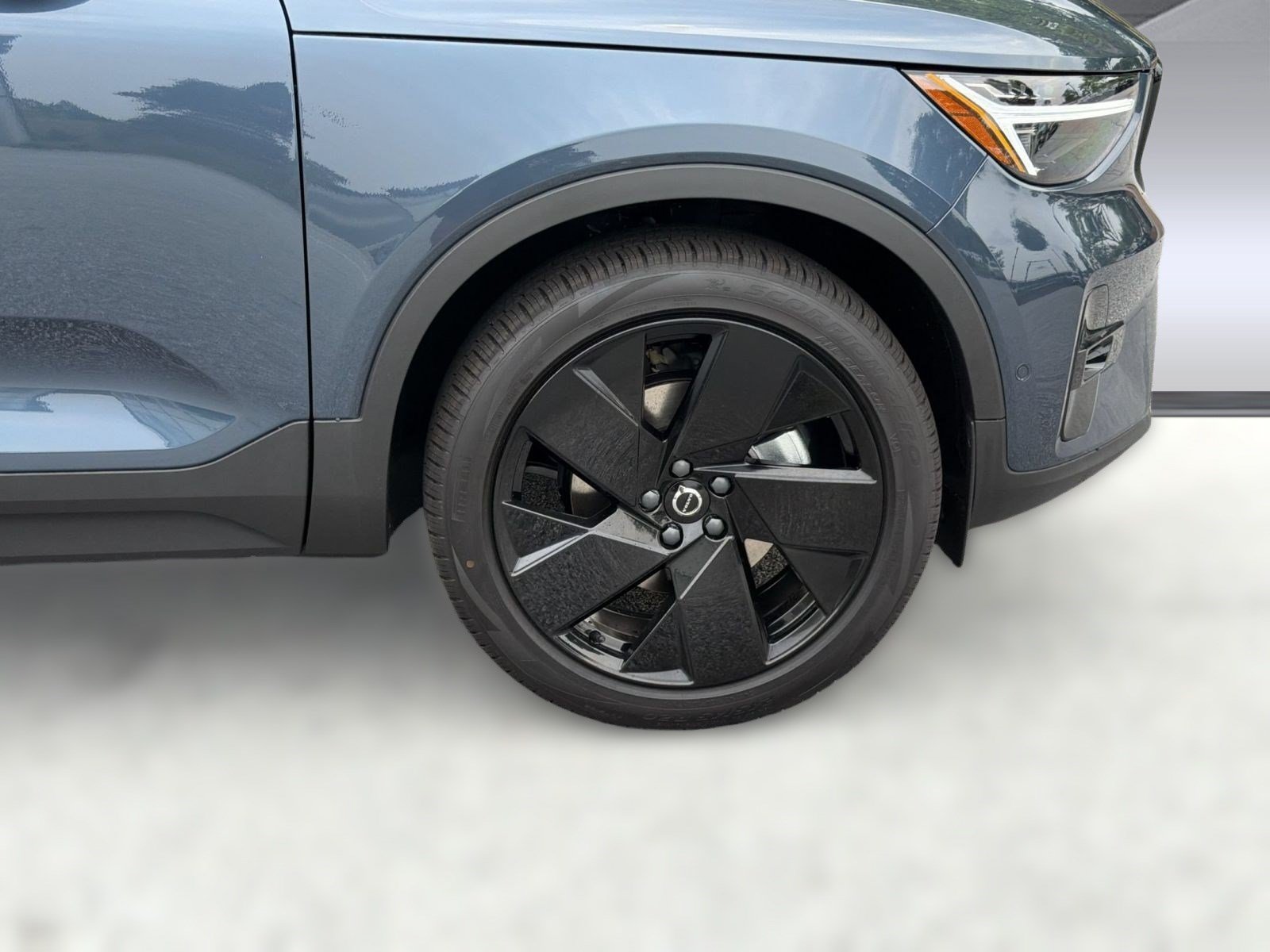 New 2026 Volvo XC40 B5 Ultra w/ Protection Package Premier AWD/4WD image 13