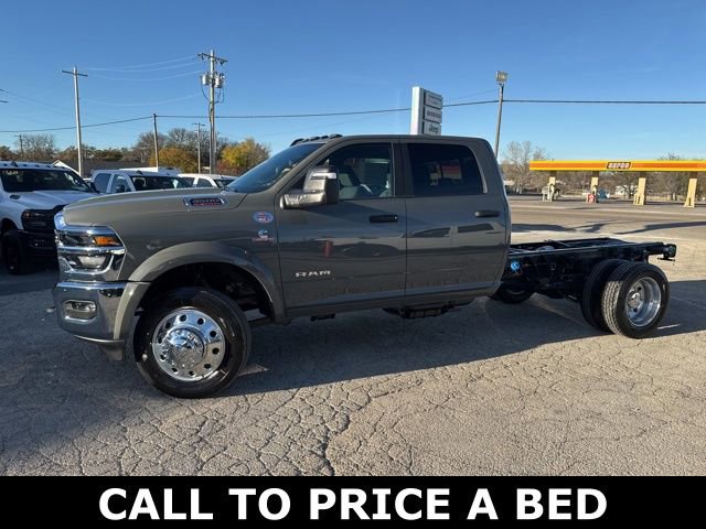 New 2026 RAM 4500 4x4 Crew Cab DRW image 3