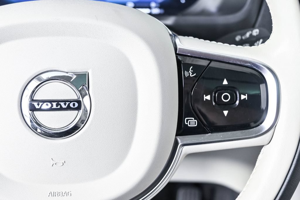 Certified 2025 Volvo XC90 T8 Core w/ Protection Package AWD/4WD image 12
