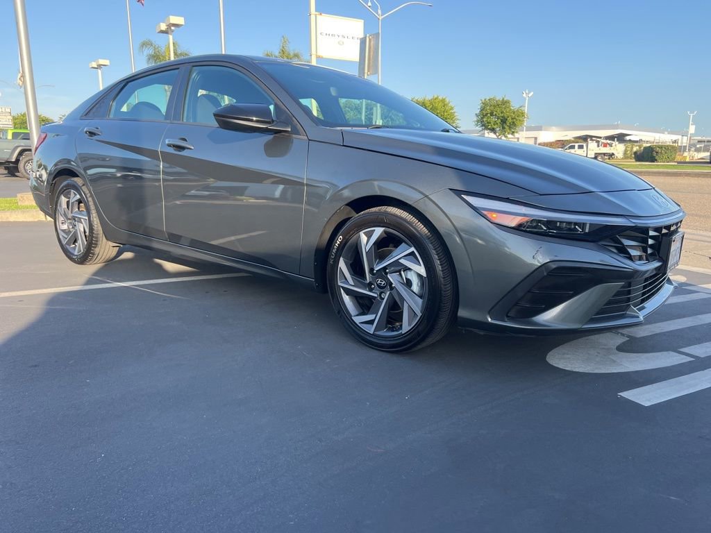 Used 2025 Hyundai Elantra Sport w/ Cargo Package FWD image 9