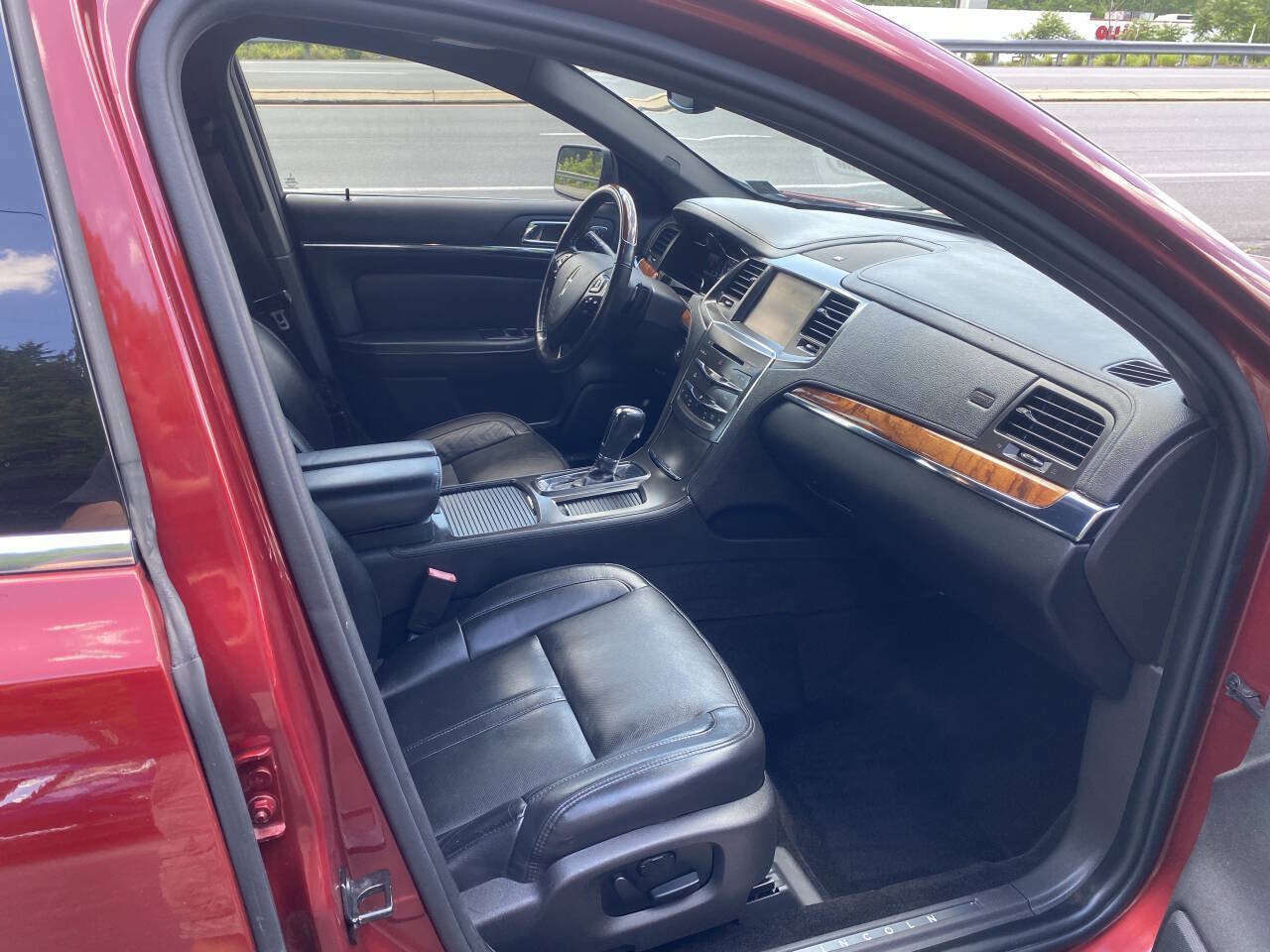 Used 2013 Lincoln MKS FWD image 12