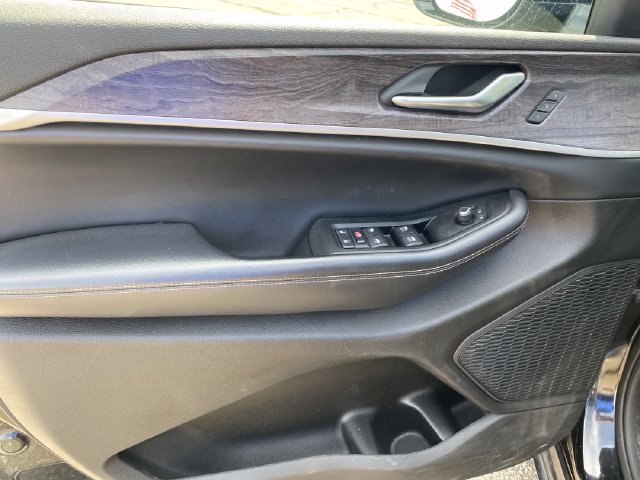 Used 2023 Jeep Grand Cherokee Limited AWD/4WD image 17