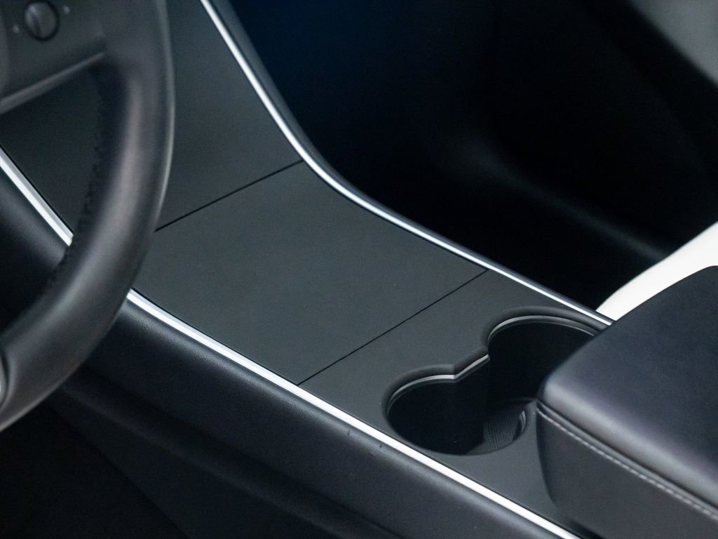 Used 2020 Tesla Model Y Long Range image 11