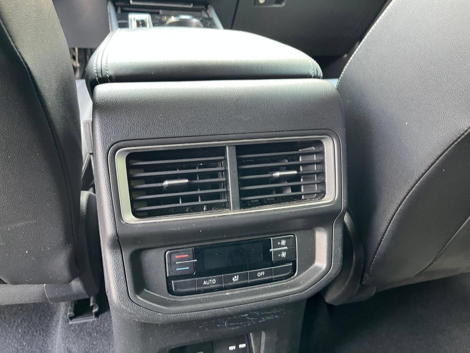Used 2024 Volkswagen Atlas SE AWD/4WD image 24