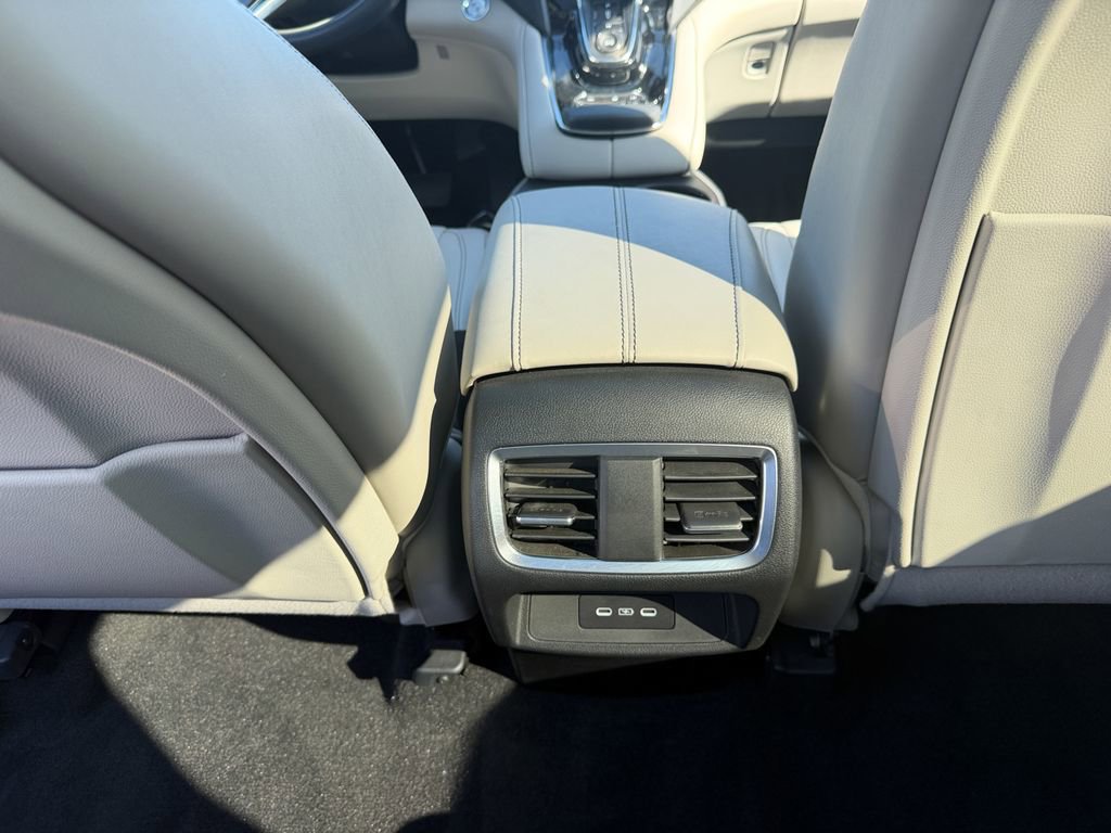 Used 2025 Acura RDX SH-AWD w/ Technology Package image 27