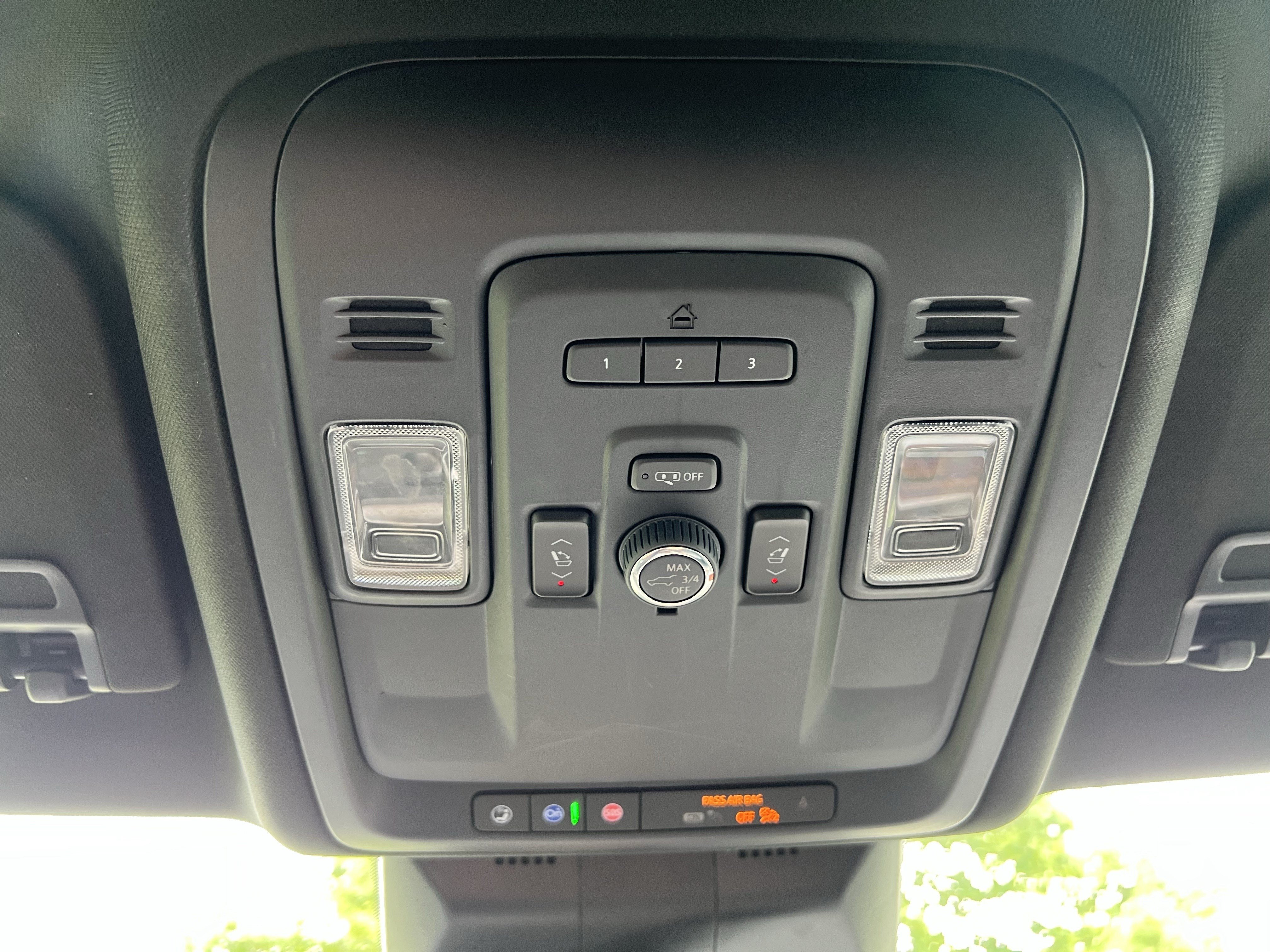 Used 2022 Cadillac Escalade Luxury w/ LPO, Illumination Package AWD/4WD image 28