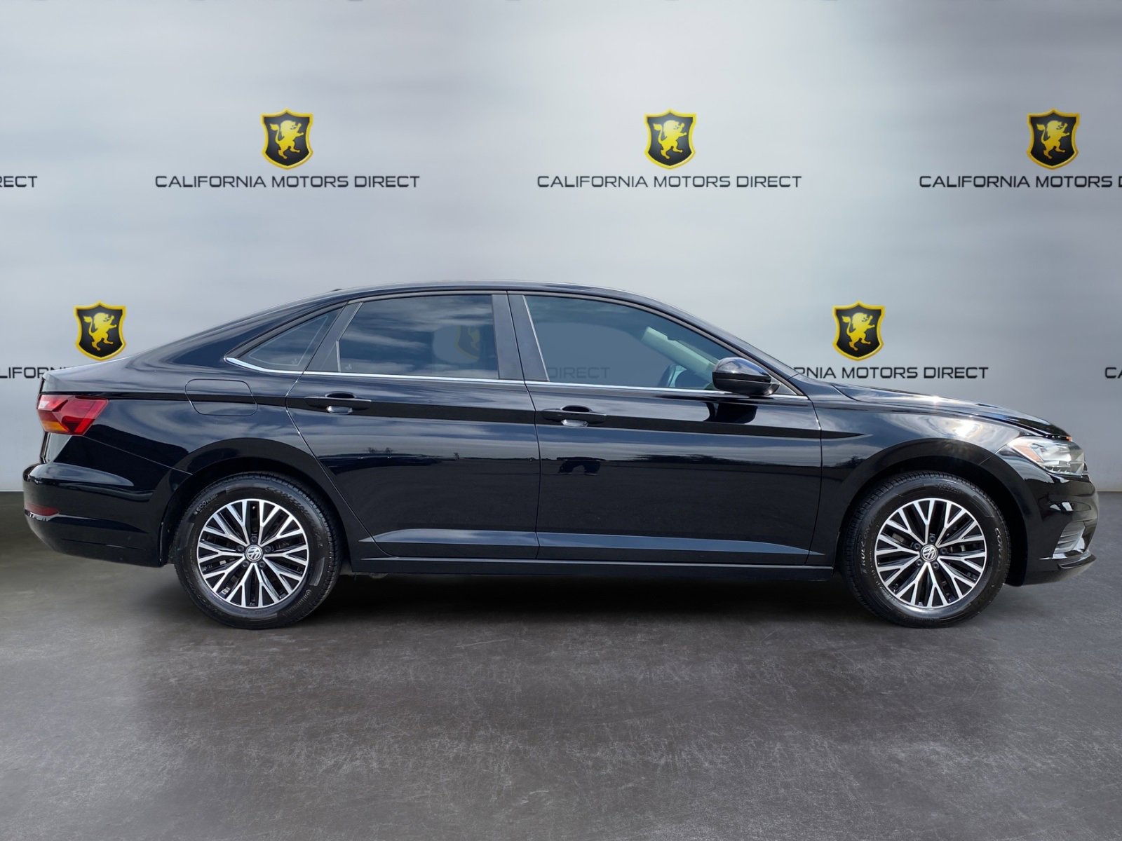 Used 2019 Volkswagen Jetta SE w/ Cold Weather Package image 4