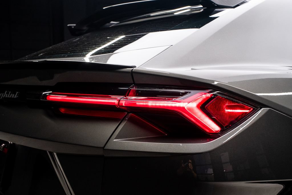 Used 2023 Lamborghini Urus Performante AWD/4WD image 23