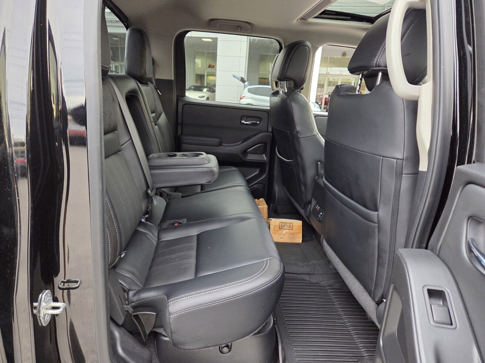 Used 2022 Nissan Frontier SV w/ SV Premium Package image 17