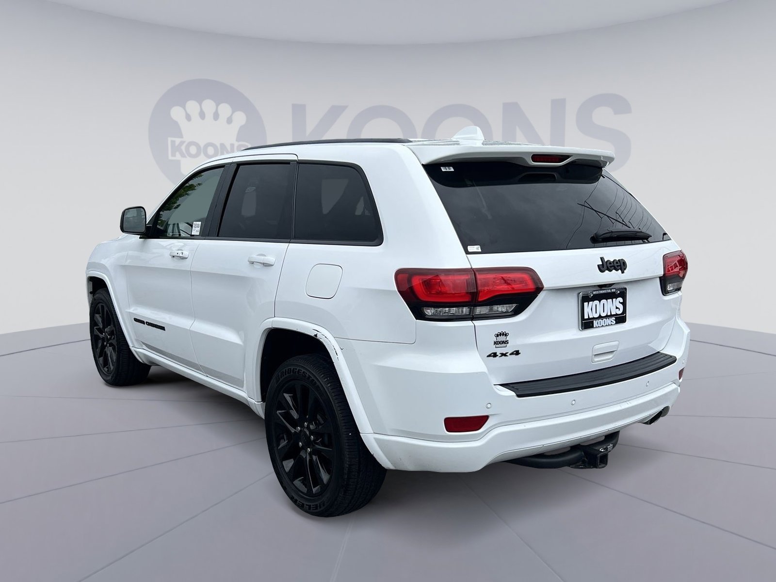 Used 2018 Jeep Grand Cherokee Altitude AWD/4WD image 4