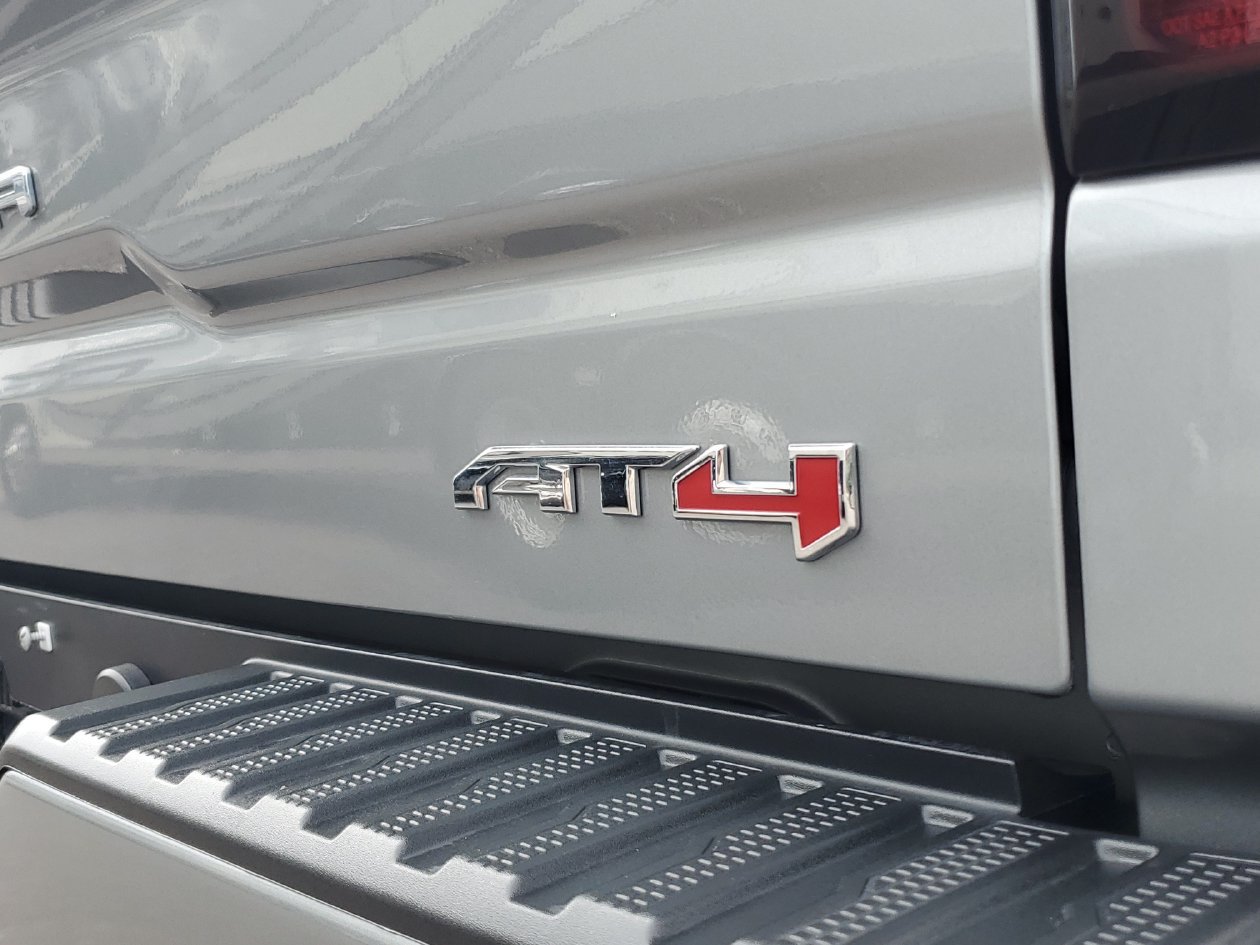 Used 2024 GMC Sierra 1500 AT4 w/ Technology Package AWD/4WD image 8