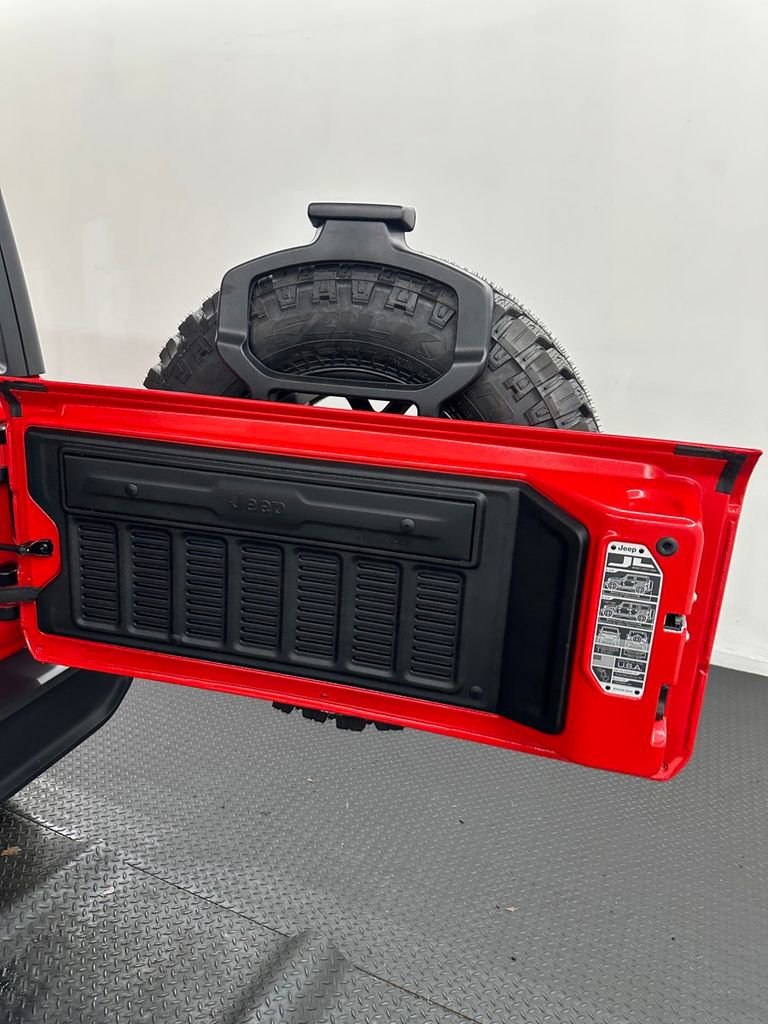 Used 2024 Jeep Wrangler Unlimited AWD/4WD image 29
