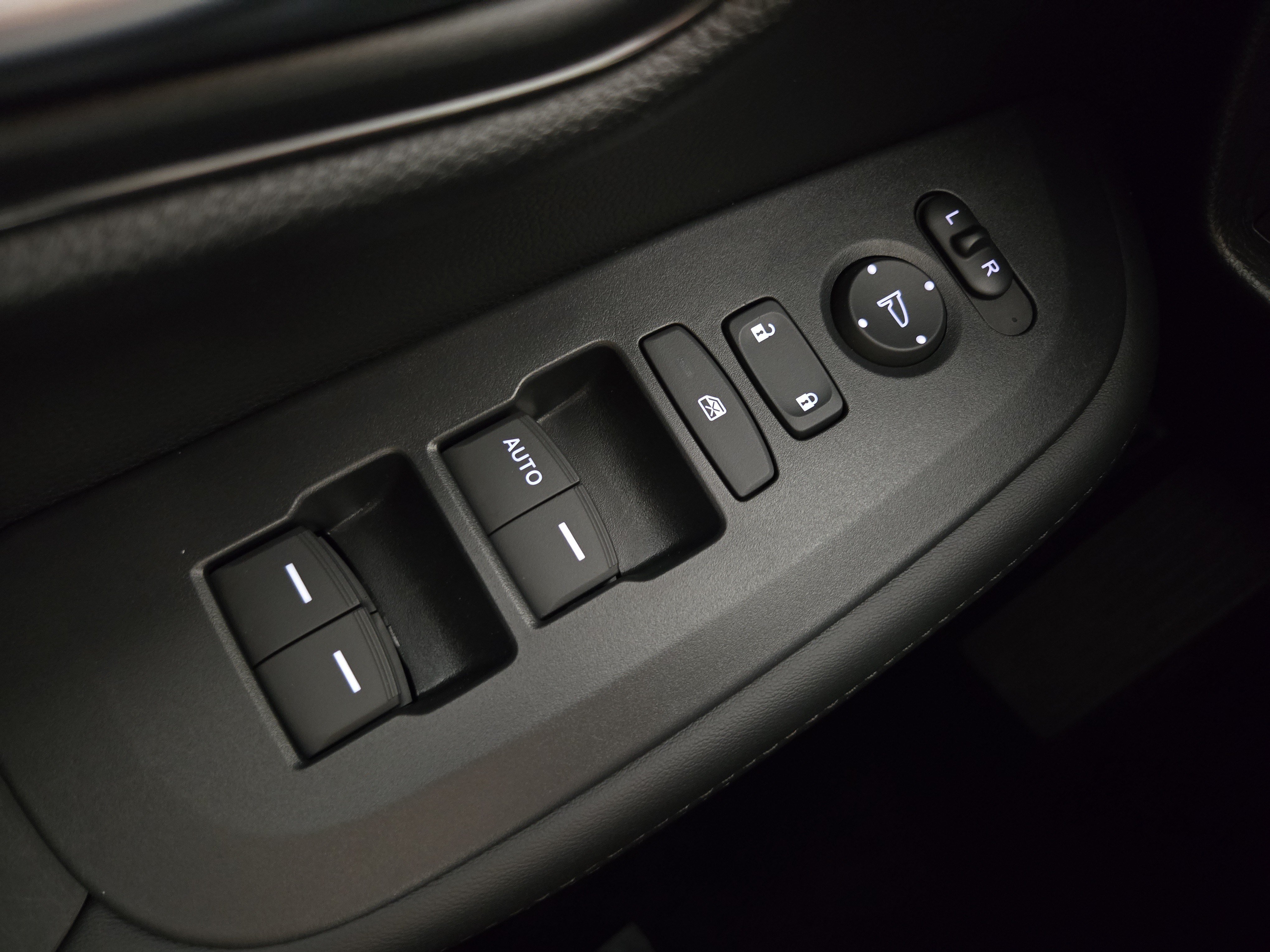 Used 2025 Honda HR-V LX image 25